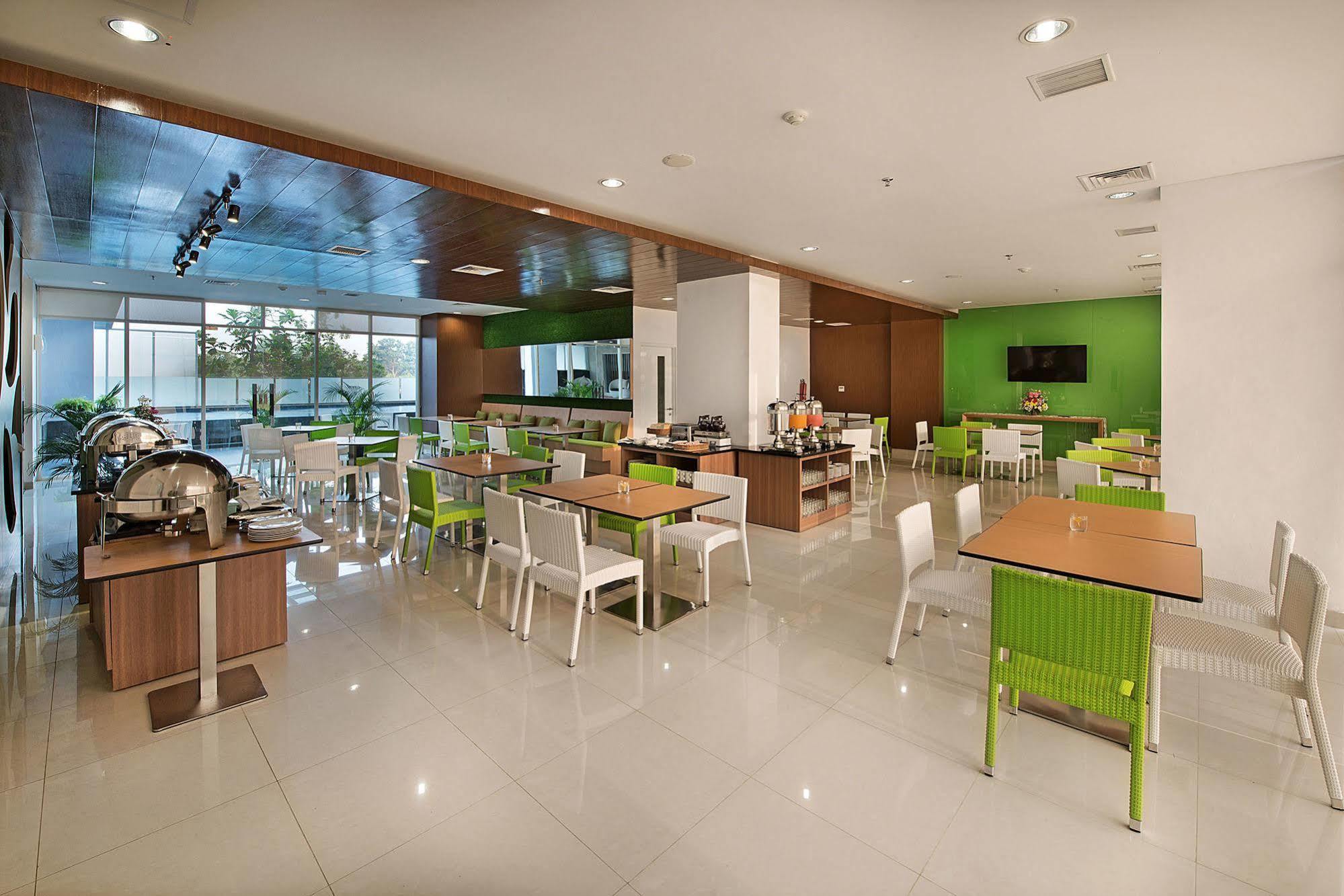 Whiz Prime Hotel Pajajaran בוגור מראה חיצוני תמונה