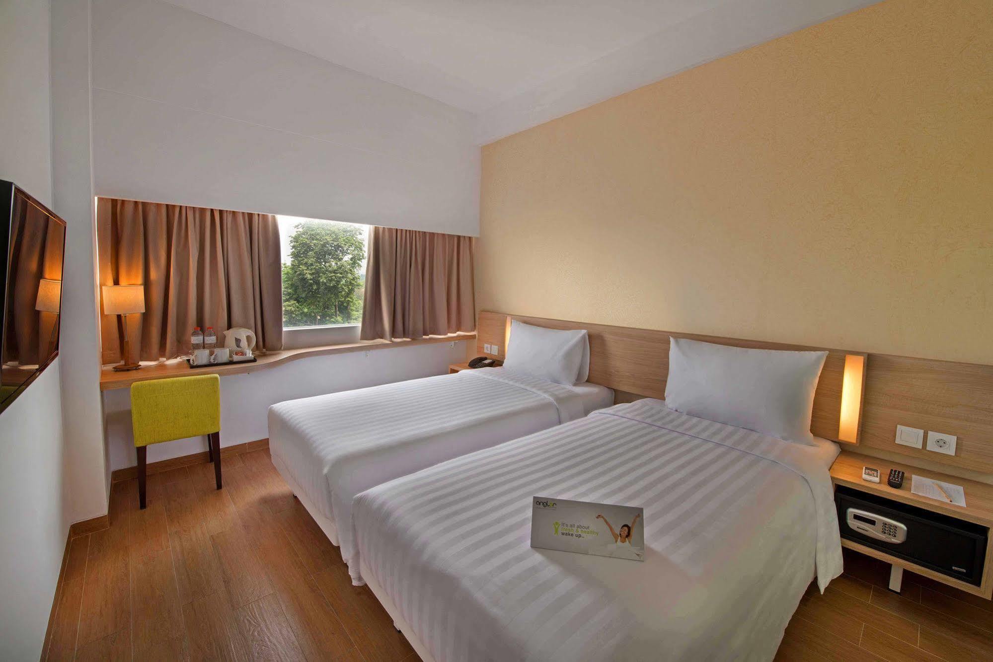 Whiz Prime Hotel Pajajaran בוגור מראה חיצוני תמונה