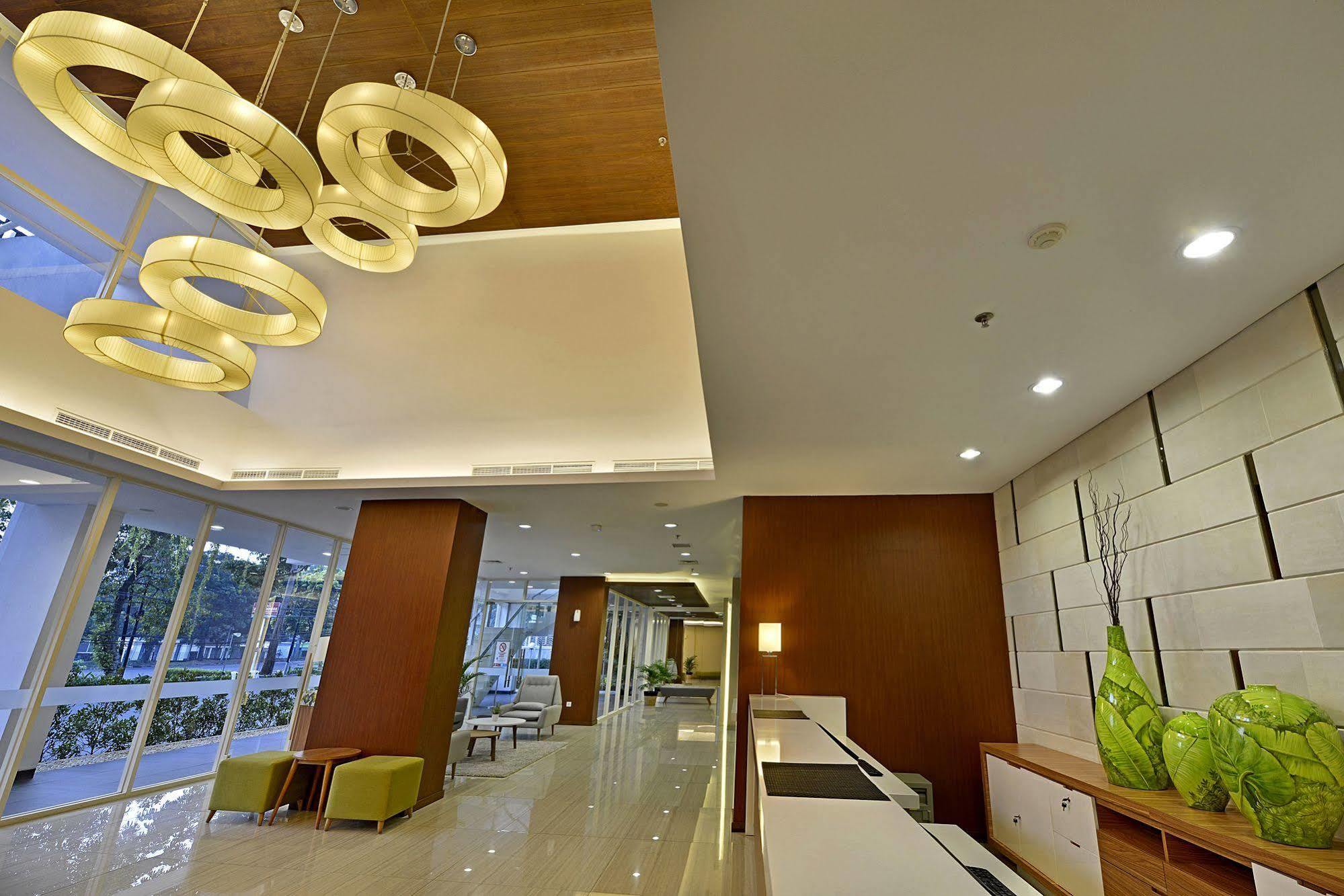 Whiz Prime Hotel Pajajaran בוגור מראה חיצוני תמונה