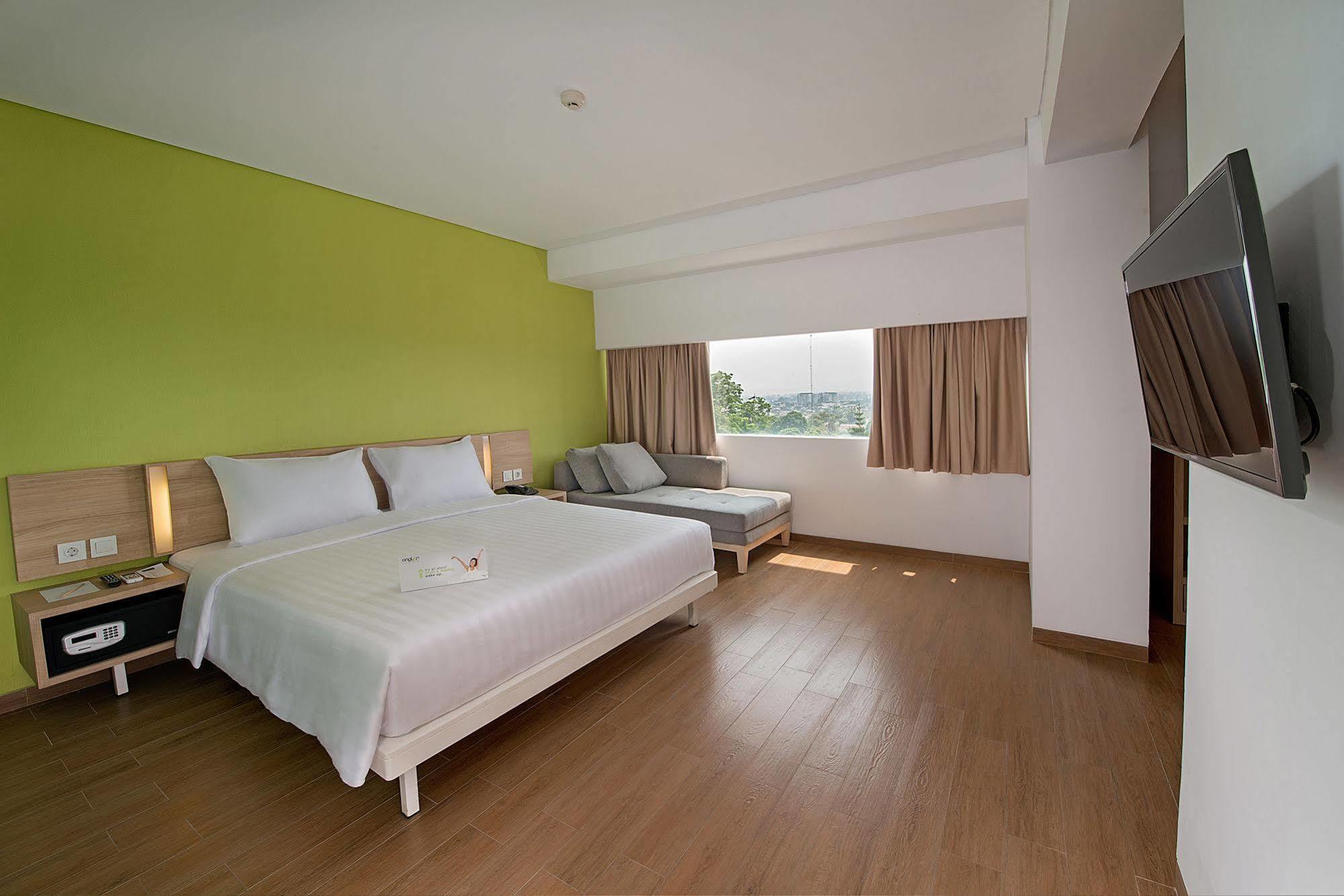 Whiz Prime Hotel Pajajaran בוגור מראה חיצוני תמונה