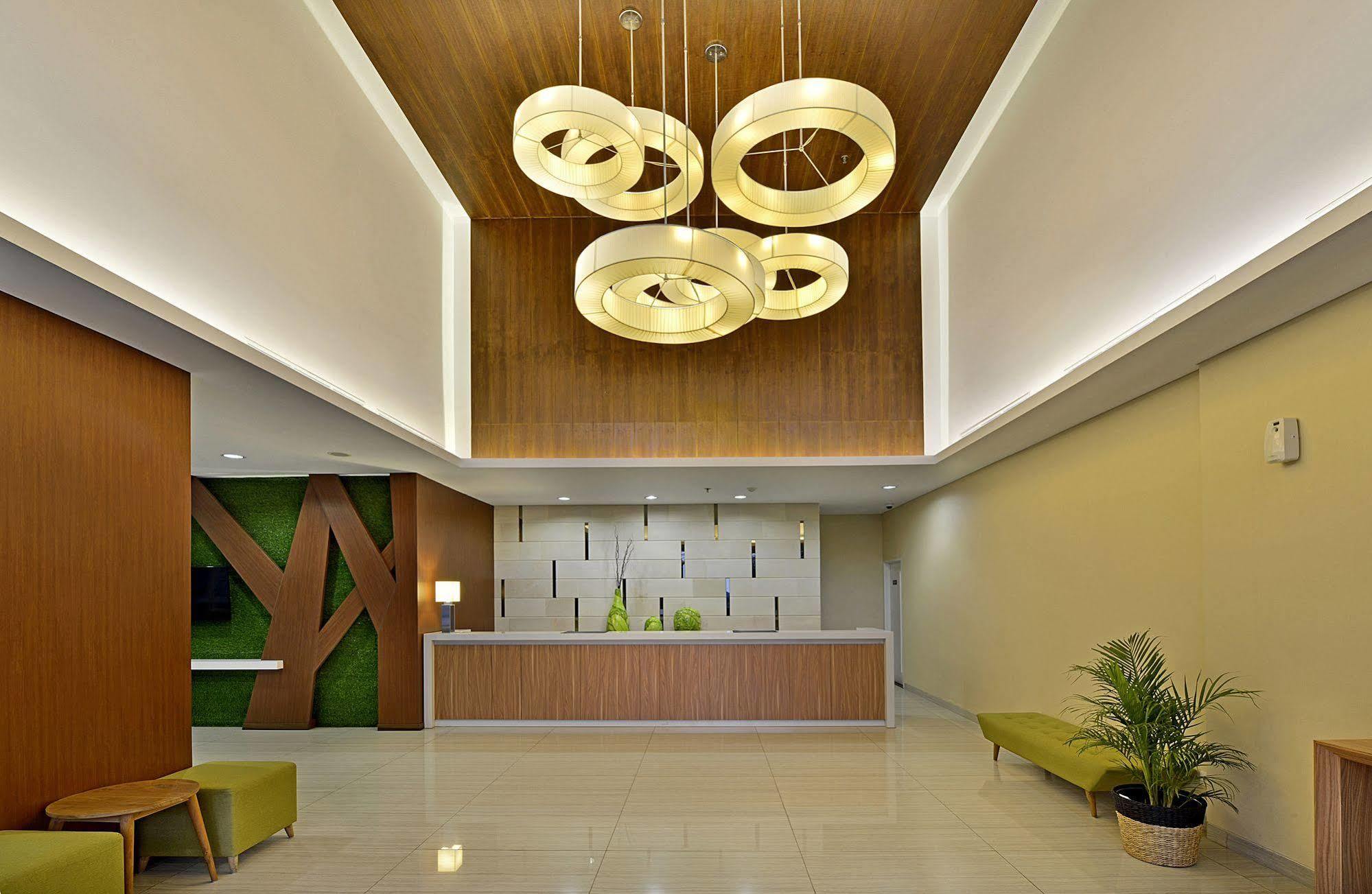 Whiz Prime Hotel Pajajaran בוגור מראה חיצוני תמונה