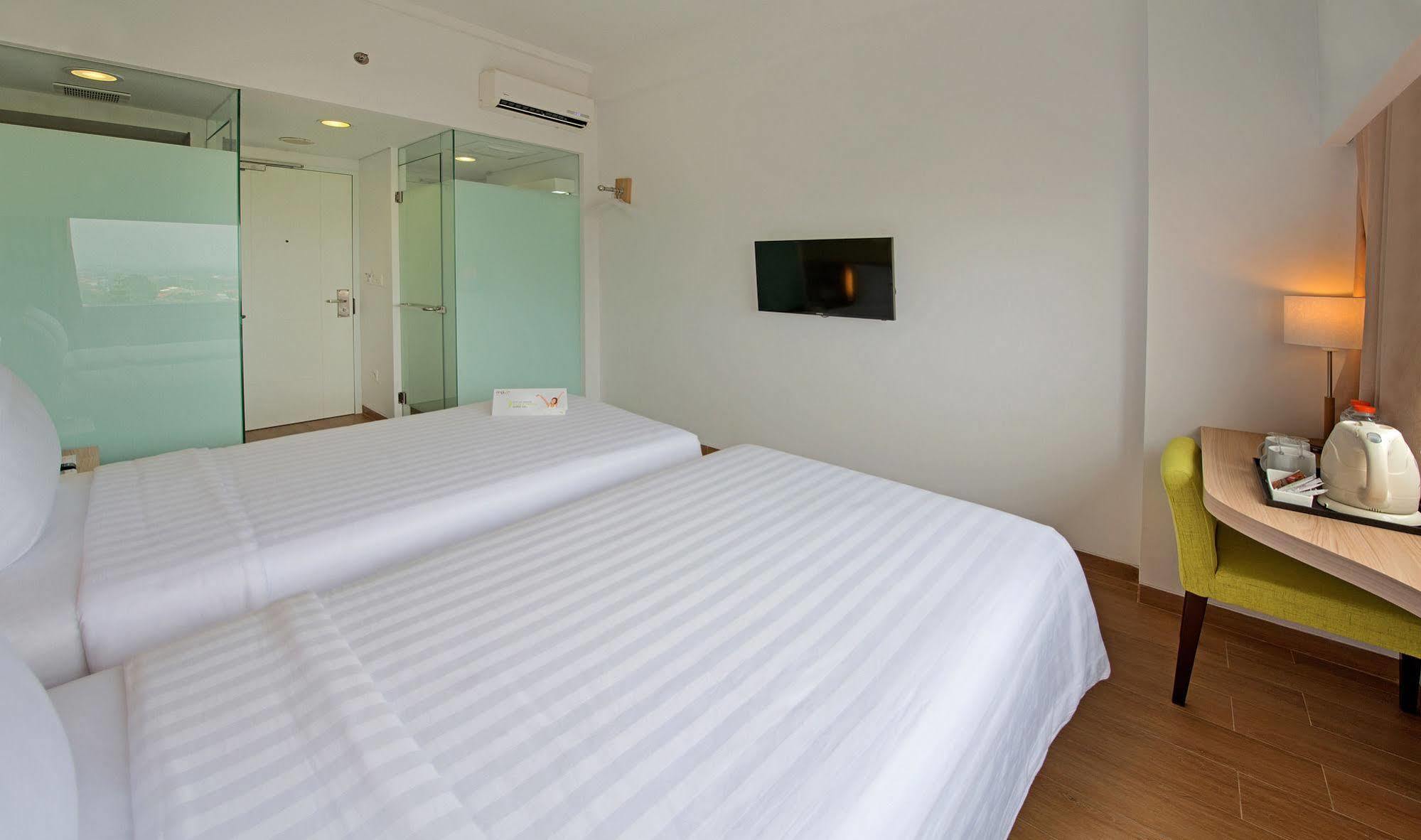 Whiz Prime Hotel Pajajaran בוגור מראה חיצוני תמונה