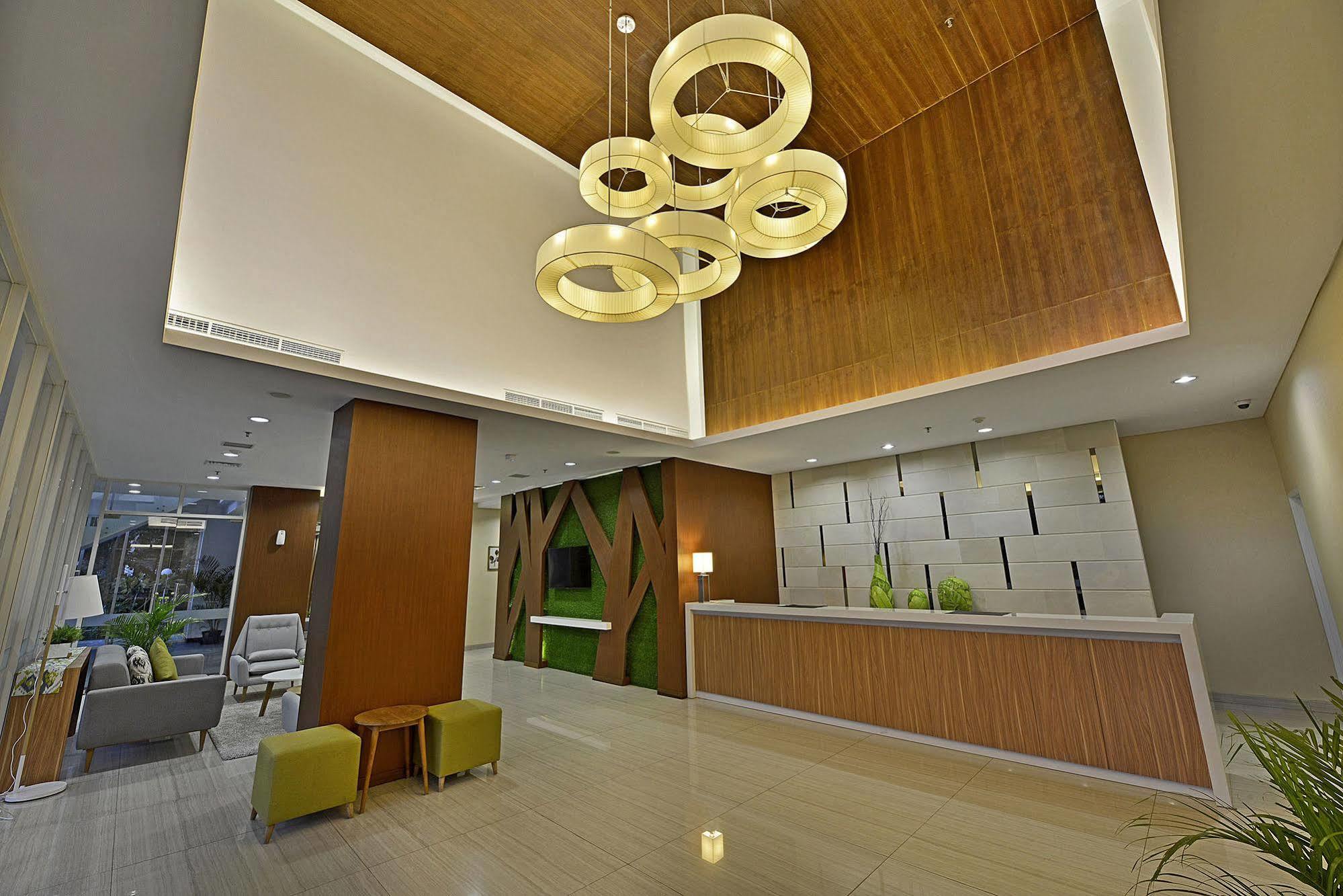 Whiz Prime Hotel Pajajaran בוגור מראה חיצוני תמונה